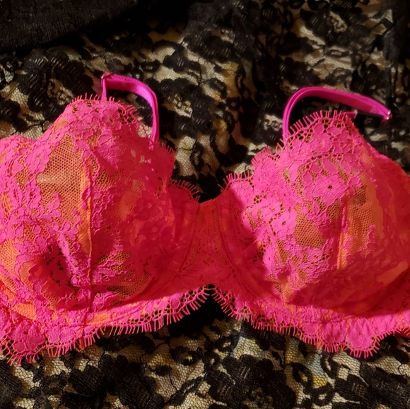 Victoria's 5secret 32C Demi Bra - Picture 1 of 6